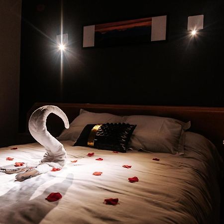 Hotel Le Tivoli Vic-en-Bigorre Eksteriør bilde